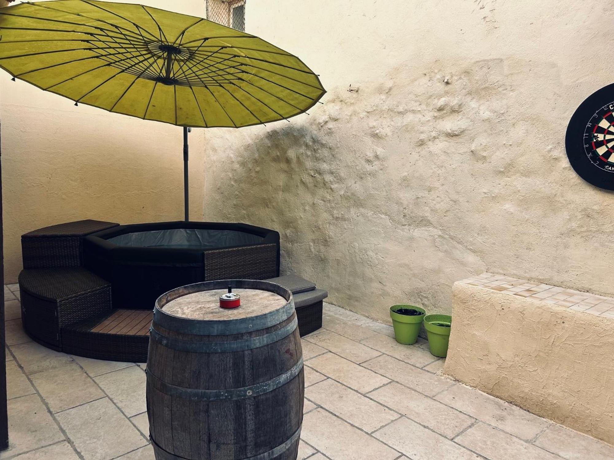 La Babayaga Bed & Breakfast Capestang Exterior photo
